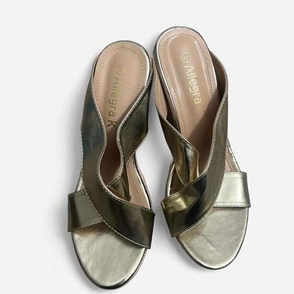 The Unbranded Brand Shoes - Metallic gold, Tan and brown leather wedge sandals Size 9